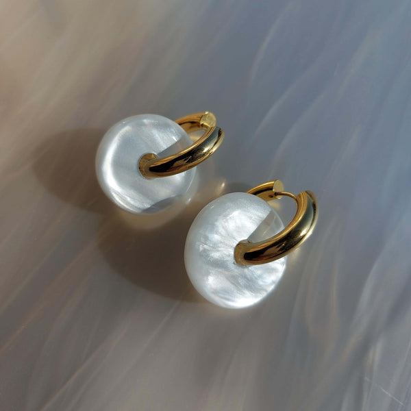 Candy Earrings in White Pearl